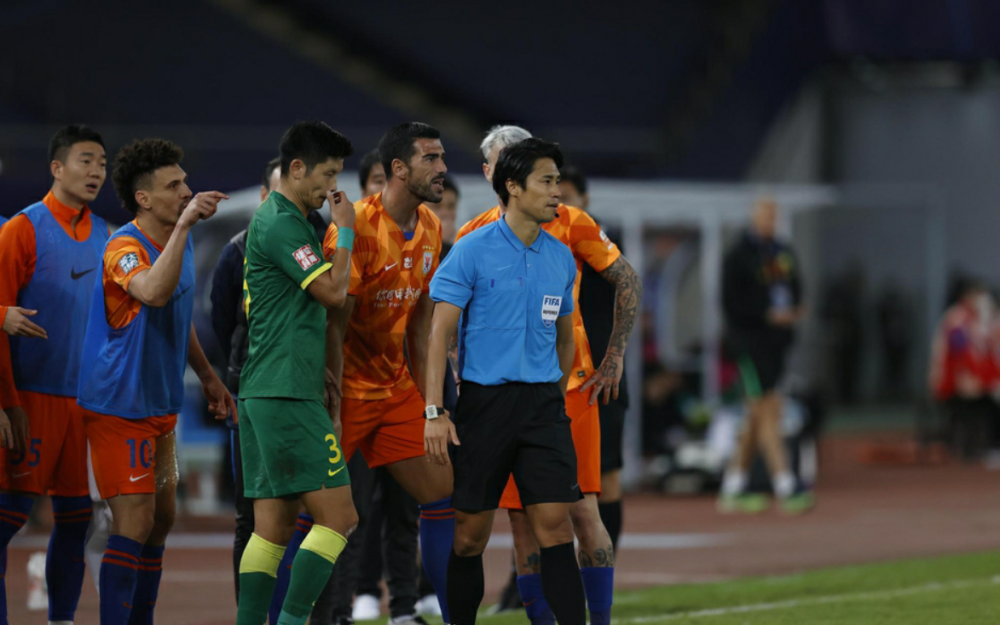 拜仁遭遇争议判罚，裁判组回应：执法公正，品牌而且准备更新控制.